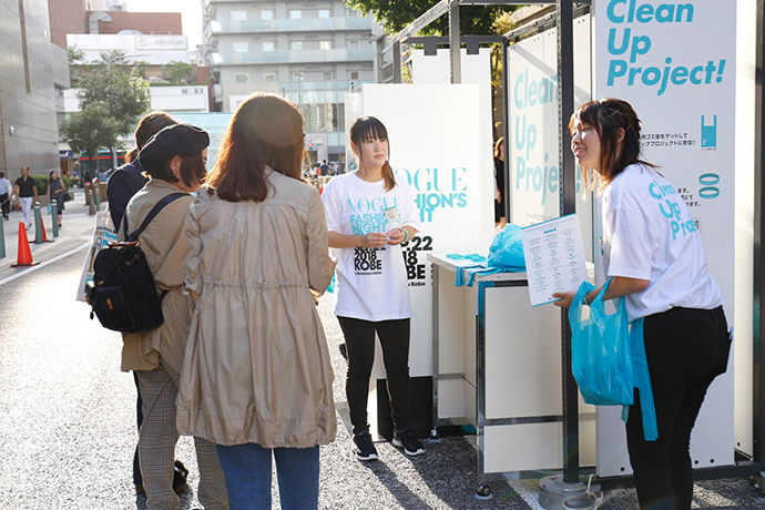 被来FNO神户的许多的顾客也被对"Clean Up Project!"显示兴趣，在活动合作了。